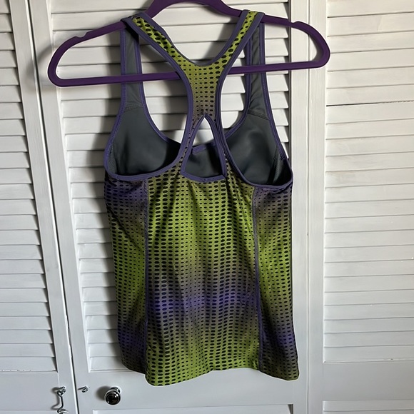 Nike dri-fit Racerback athletic tank - Picture 4 of 5